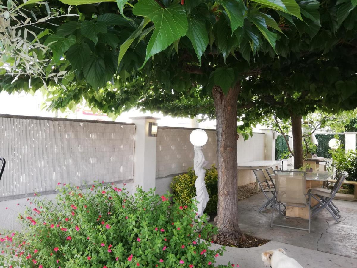 Leones Villa Empuriabrava Exteriör bild