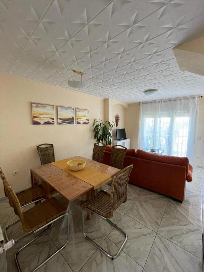 Leones Villa Empuriabrava Exteriör bild