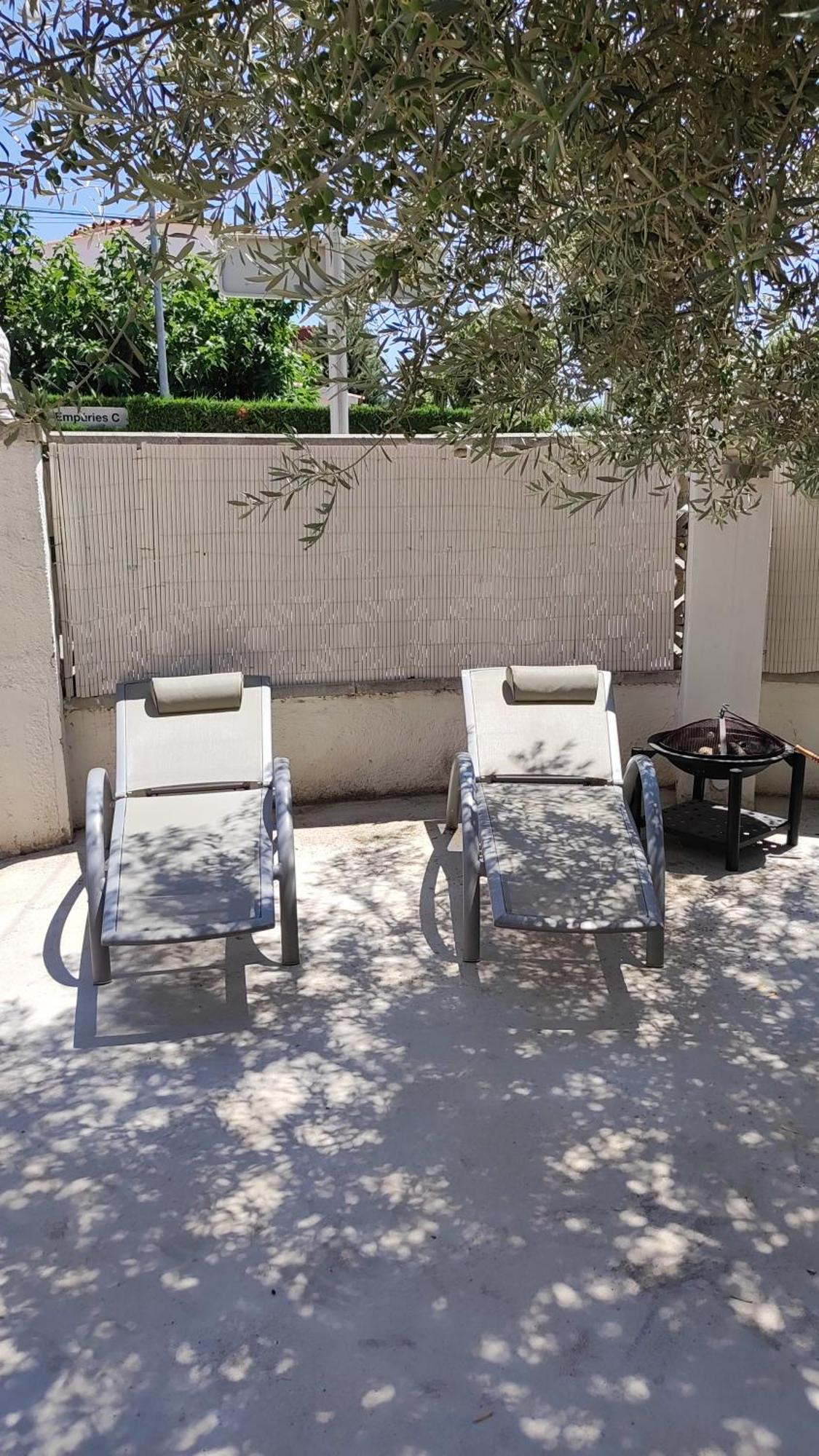 Leones Villa Empuriabrava Exteriör bild