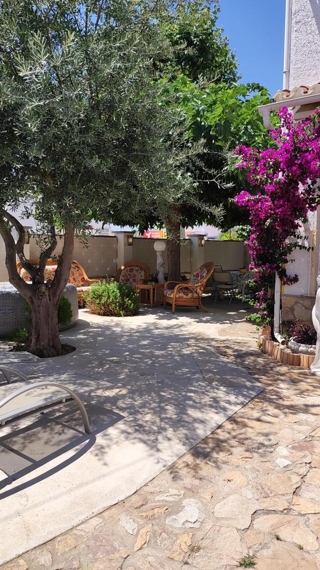 Leones Villa Empuriabrava Exteriör bild